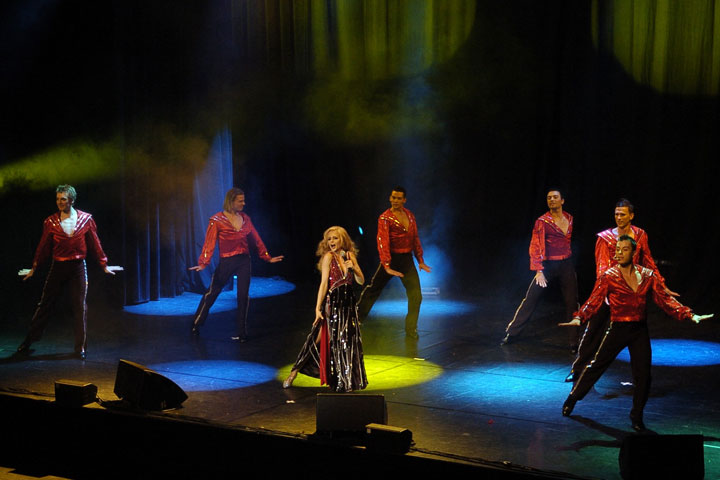 Dalida avec 6 danseurs