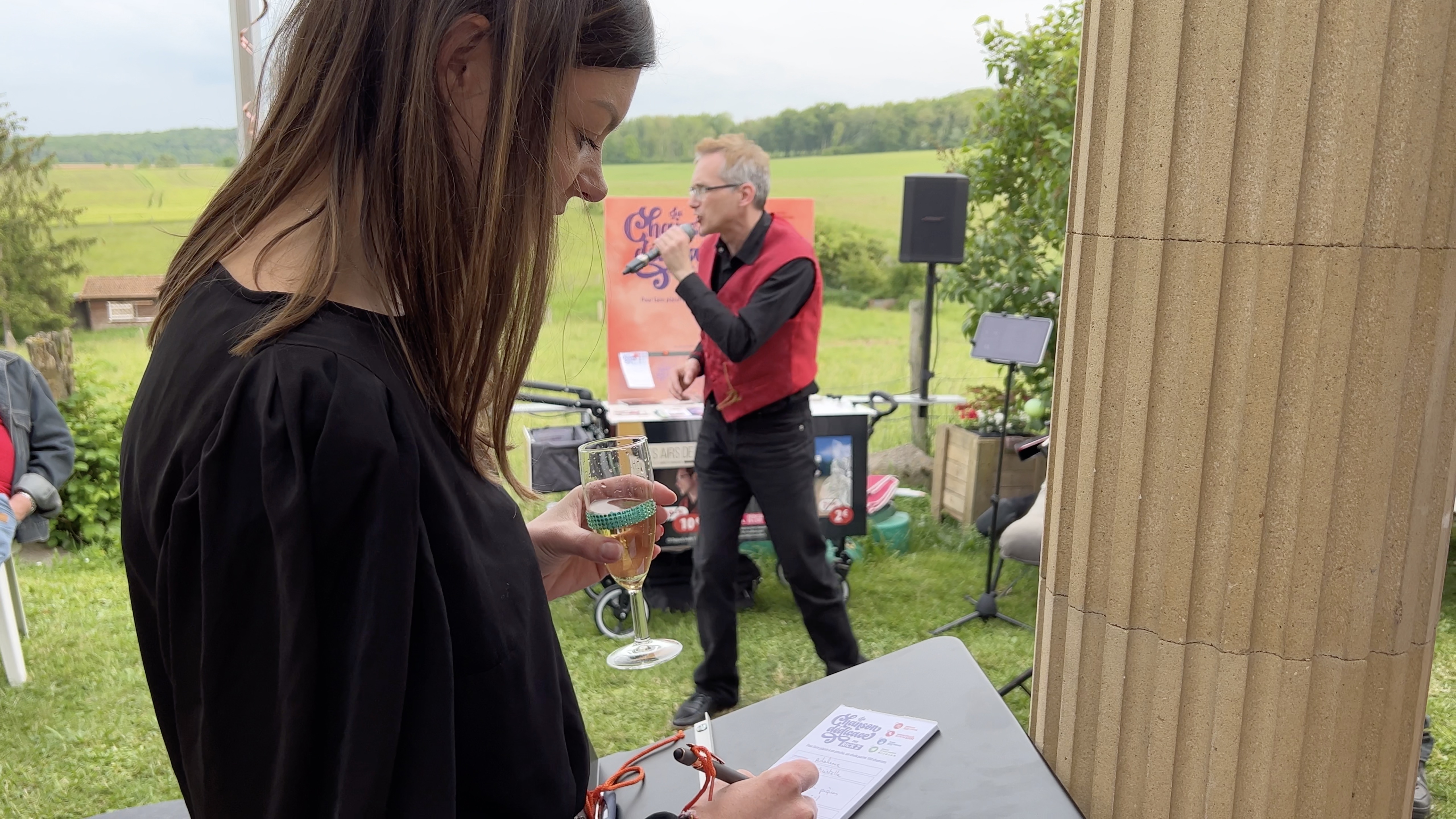 Le vin d'honneur lors d'un mariage et la chanson dédicace